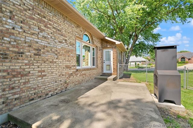 8408 Plum Run Drive, Sellersburg, IN 47172