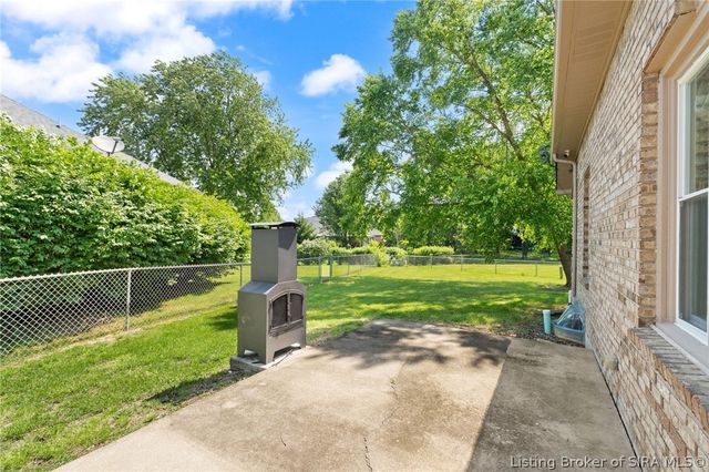 8408 Plum Run Drive, Sellersburg, IN 47172