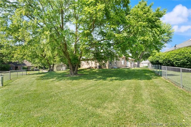 8408 Plum Run Drive, Sellersburg, IN 47172
