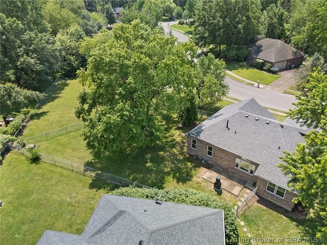 8408 Plum Run Drive, Sellersburg, IN 47172