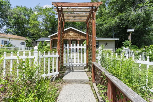 31 Hidley Avenue, North Greenbush, NY 12198