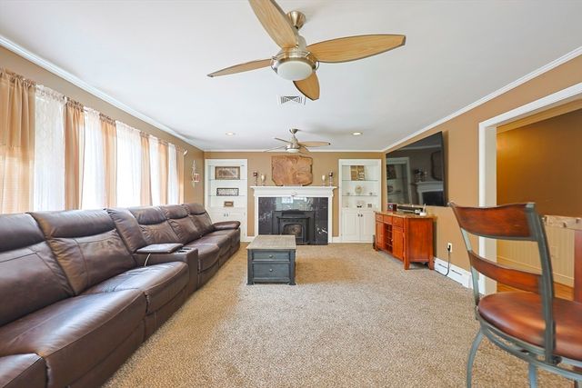 24 Waldo St, Dracut, MA 01826