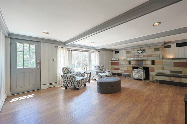 24 Waldo St, Dracut, MA 01826