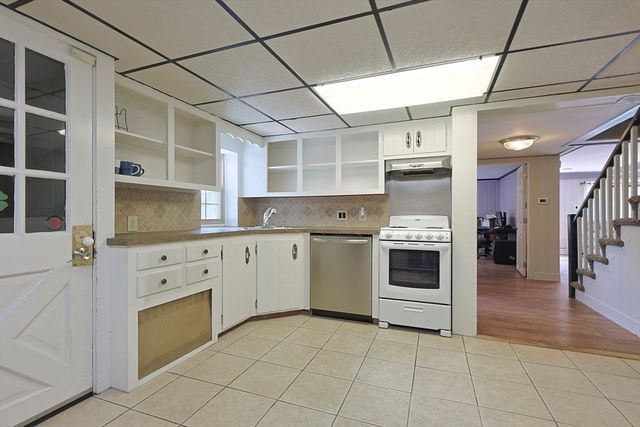 24 Waldo St, Dracut, MA 01826