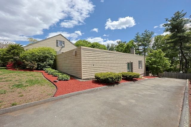 24 Waldo St, Dracut, MA 01826