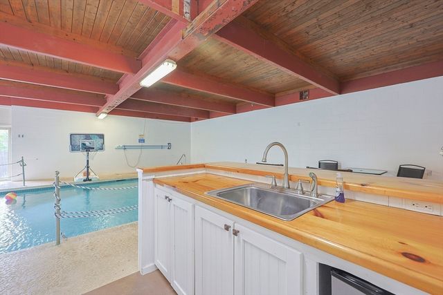 24 Waldo St, Dracut, MA 01826