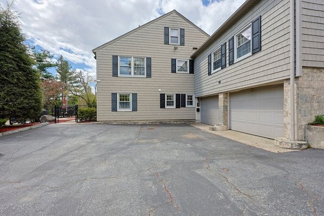 24 Waldo St, Dracut, MA 01826