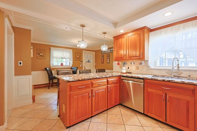 24 Waldo St, Dracut, MA 01826