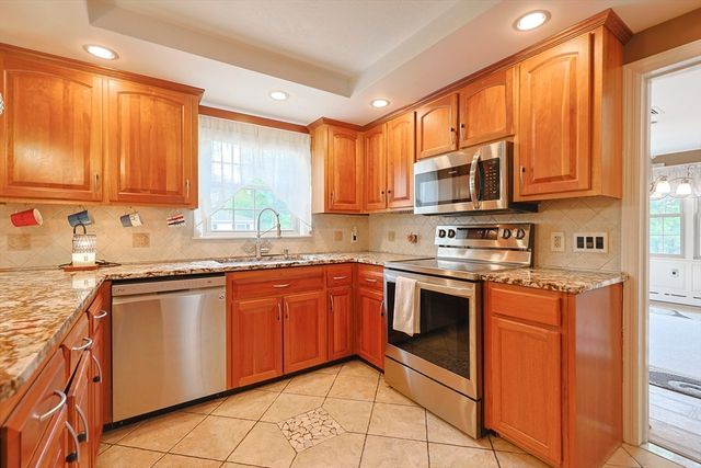 24 Waldo St, Dracut, MA 01826