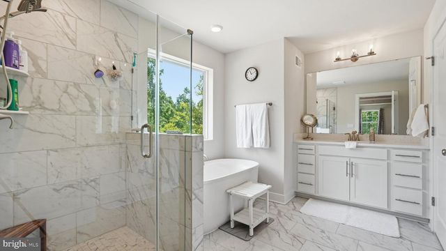 808 LONG MEADOW DR, Fredericksburg, VA 22406