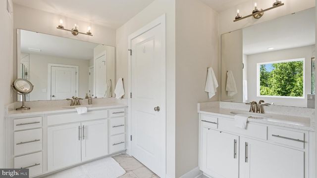 808 LONG MEADOW DR, Fredericksburg, VA 22406