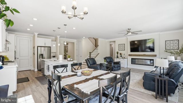 808 LONG MEADOW DR, Fredericksburg, VA 22406