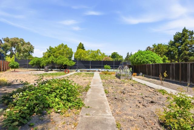 905 W Middlefield Road 972, Mountain View, CA 94043