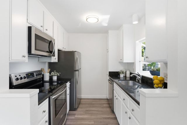 905 W Middlefield Road 972, Mountain View, CA 94043