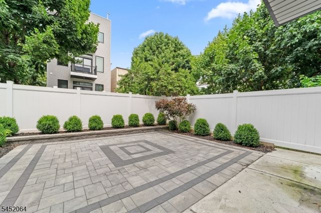204 Bowers St, Jersey City, NJ 07307
