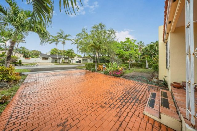 512 Mendoza Ave, Coral Gables, FL 33134