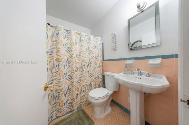 512 Mendoza Ave, Coral Gables, FL 33134