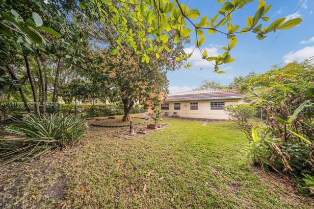 512 Mendoza Ave, Coral Gables, FL 33134