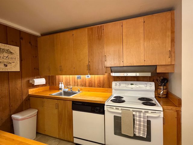 1275 Notchbrook Rd Apt 20AB, Stowe, VT 05672
