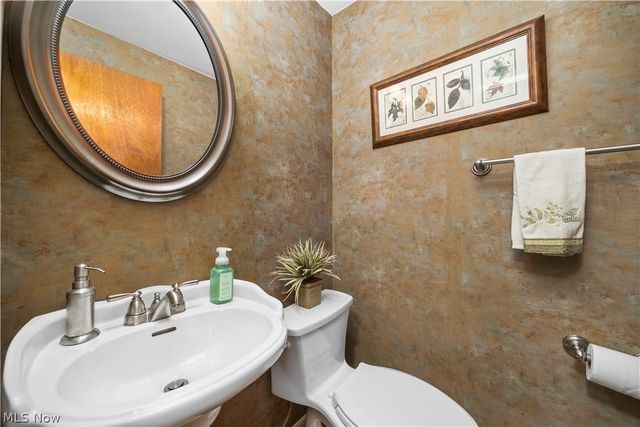5364 Hampton Drive, North Olmsted, OH 44070