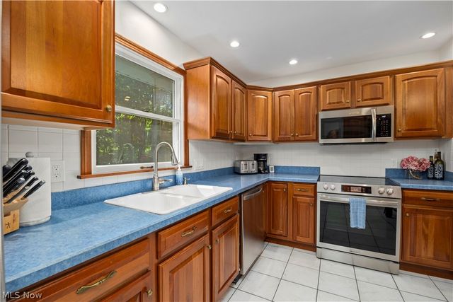 5364 Hampton Drive, North Olmsted, OH 44070