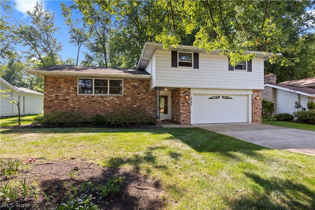 5364 Hampton Drive, North Olmsted, OH 44070
