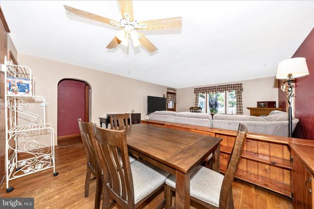3 E CHESTNUT ST, Funkstown, MD 21734