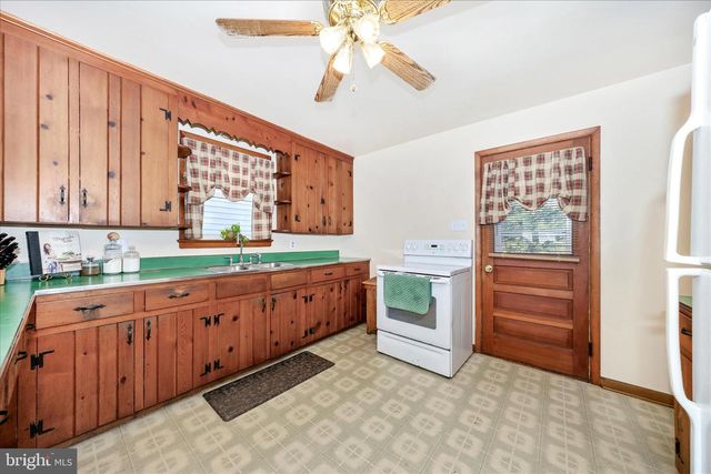 3 E CHESTNUT ST, Funkstown, MD 21734