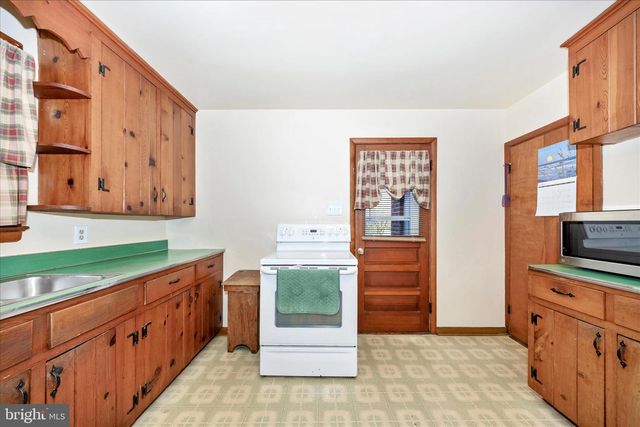 3 E CHESTNUT ST, Funkstown, MD 21734