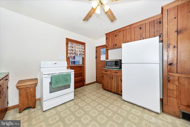 3 E CHESTNUT ST, Funkstown, MD 21734