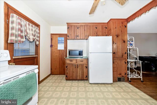 3 E CHESTNUT ST, Funkstown, MD 21734