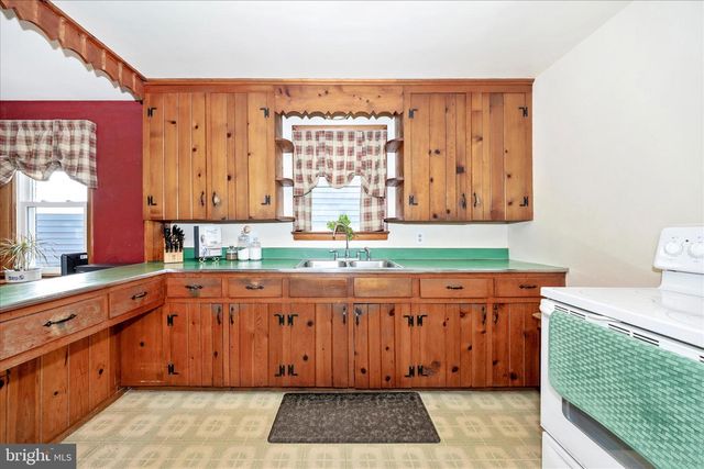 3 E CHESTNUT ST, Funkstown, MD 21734