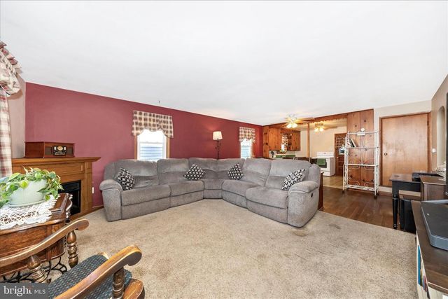 3 E CHESTNUT ST, Funkstown, MD 21734
