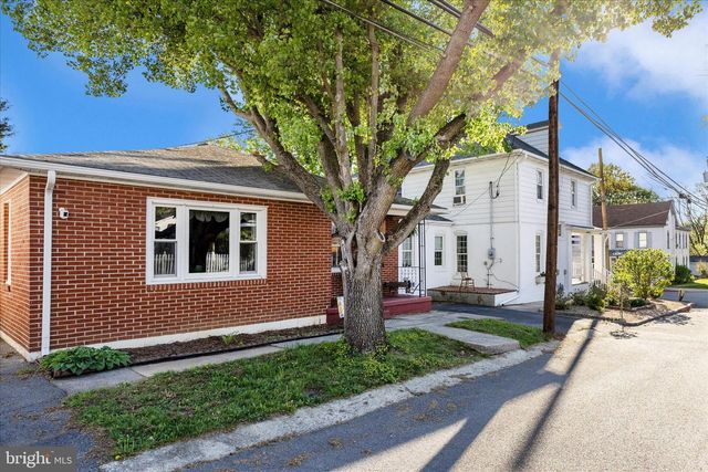 3 E CHESTNUT ST, Funkstown, MD 21734