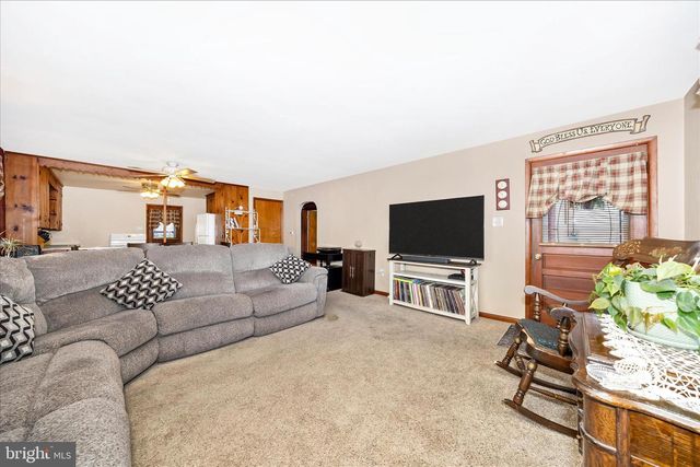 3 E CHESTNUT ST, Funkstown, MD 21734