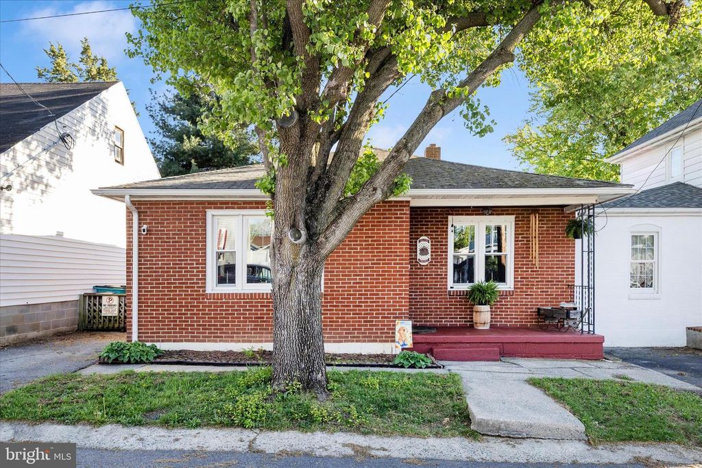 3 E CHESTNUT ST, Funkstown, MD 21734
