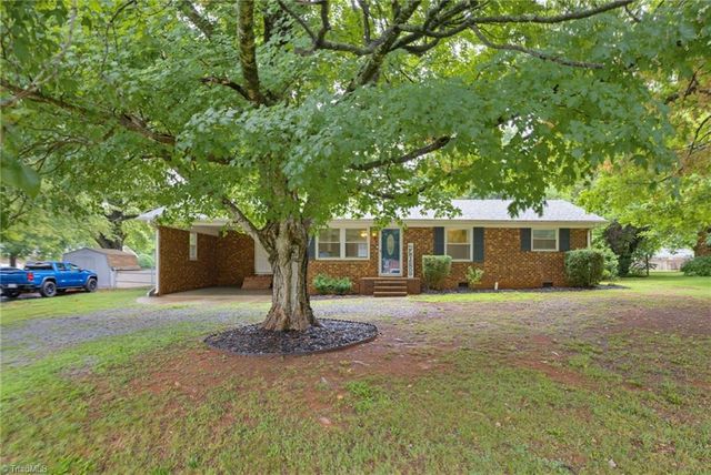 6954 Gra Lan Drive, Thomasville, NC 27360