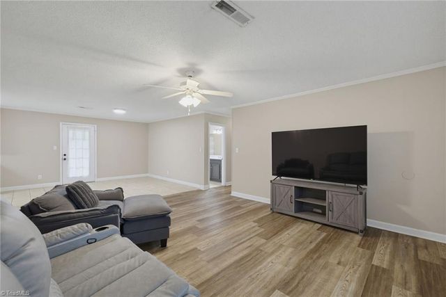 6954 Gra Lan Drive, Thomasville, NC 27360