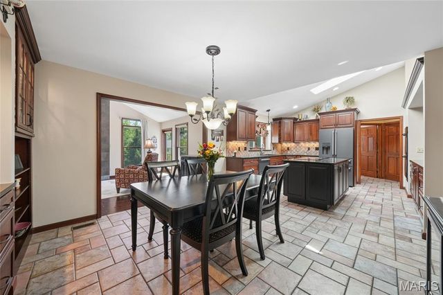 5725 Biddeford Drive, St Louis, MO 63128