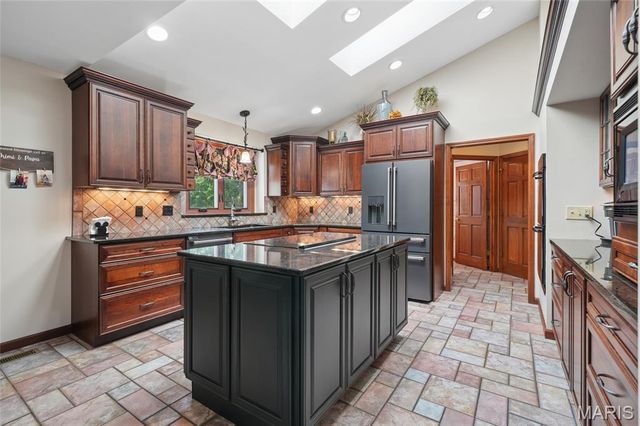 5725 Biddeford Drive, St Louis, MO 63128