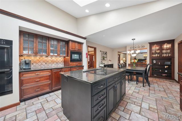 5725 Biddeford Drive, St Louis, MO 63128