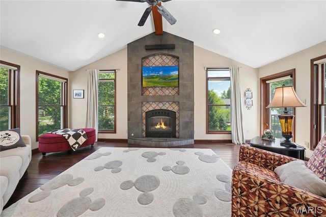 5725 Biddeford Drive, St Louis, MO 63128