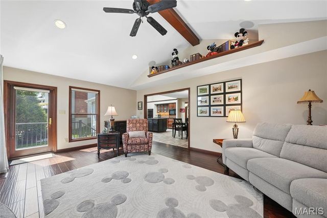 5725 Biddeford Drive, St Louis, MO 63128