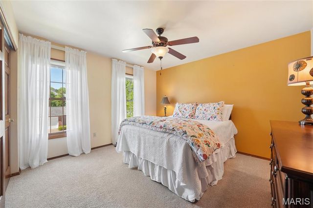 5725 Biddeford Drive, St Louis, MO 63128