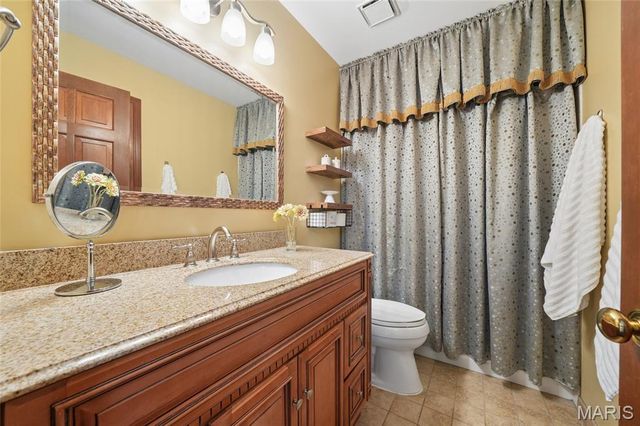5725 Biddeford Drive, St Louis, MO 63128