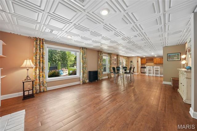 5725 Biddeford Drive, St Louis, MO 63128