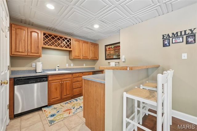 5725 Biddeford Drive, St Louis, MO 63128