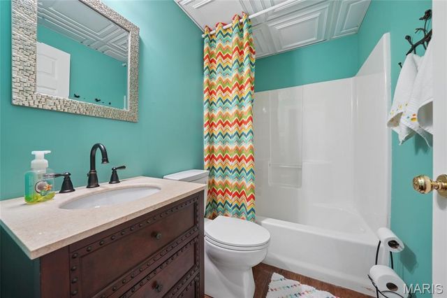5725 Biddeford Drive, St Louis, MO 63128