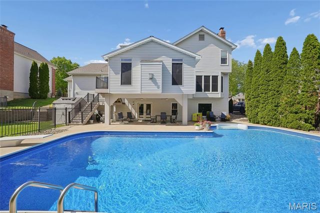 5725 Biddeford Drive, St Louis, MO 63128