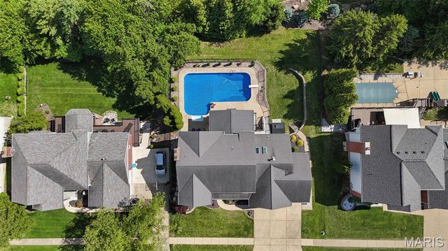 5725 Biddeford Drive, St Louis, MO 63128